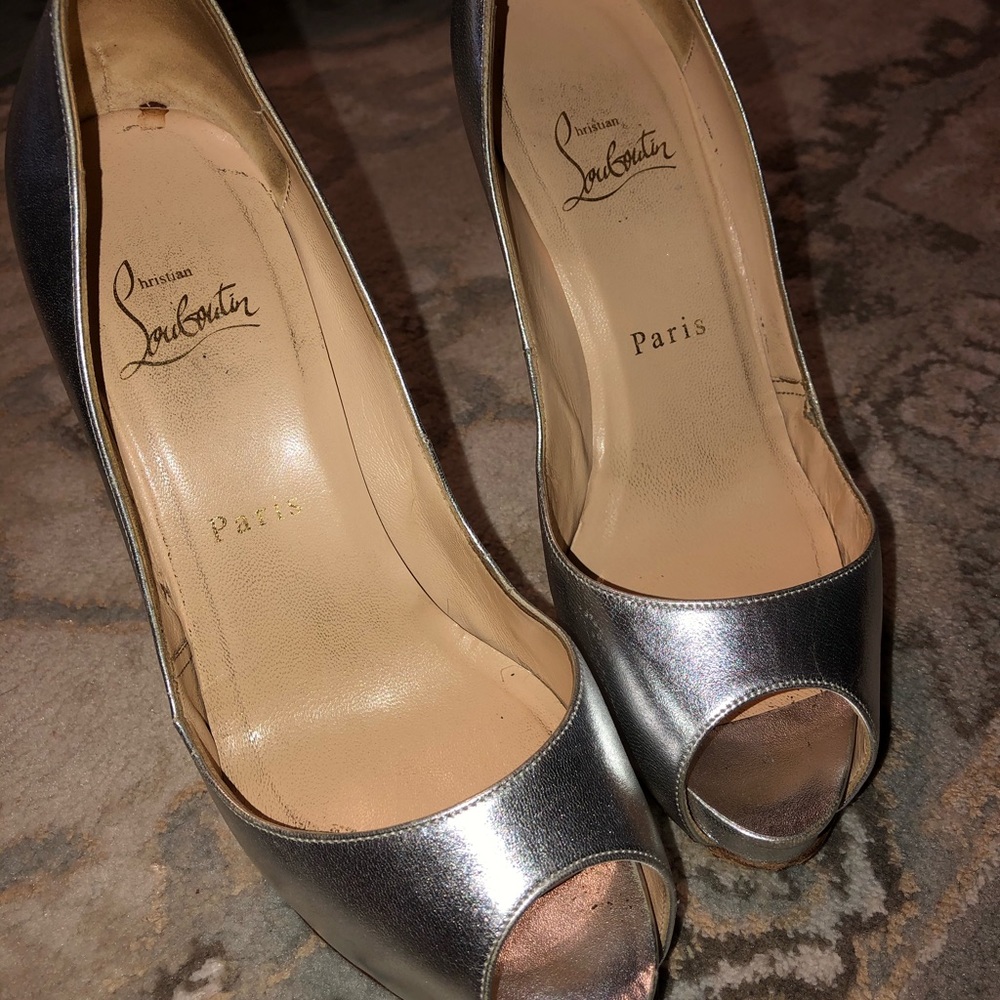 Christian Louboutin Very Prive Silver Peeptoe